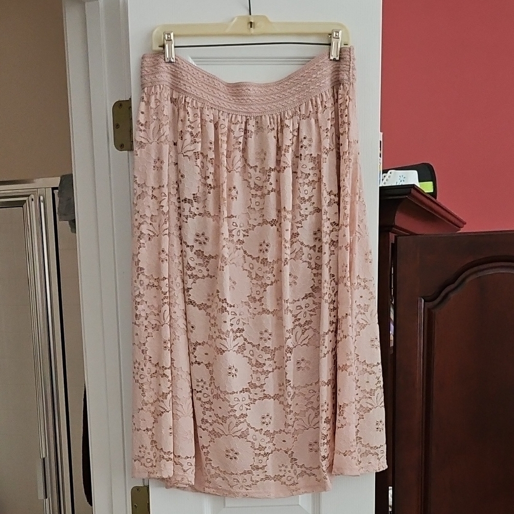 🎉HP🎉 Metrowear Blush Lace Midi Skirt
